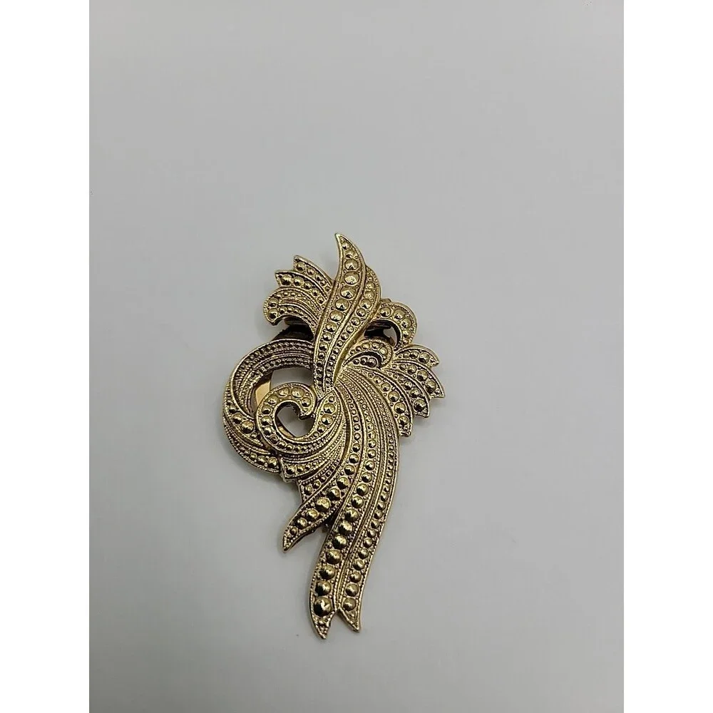 Vintage Gold Tone Abtract Swirl Fur Clip Mid Century Costume Jewelry